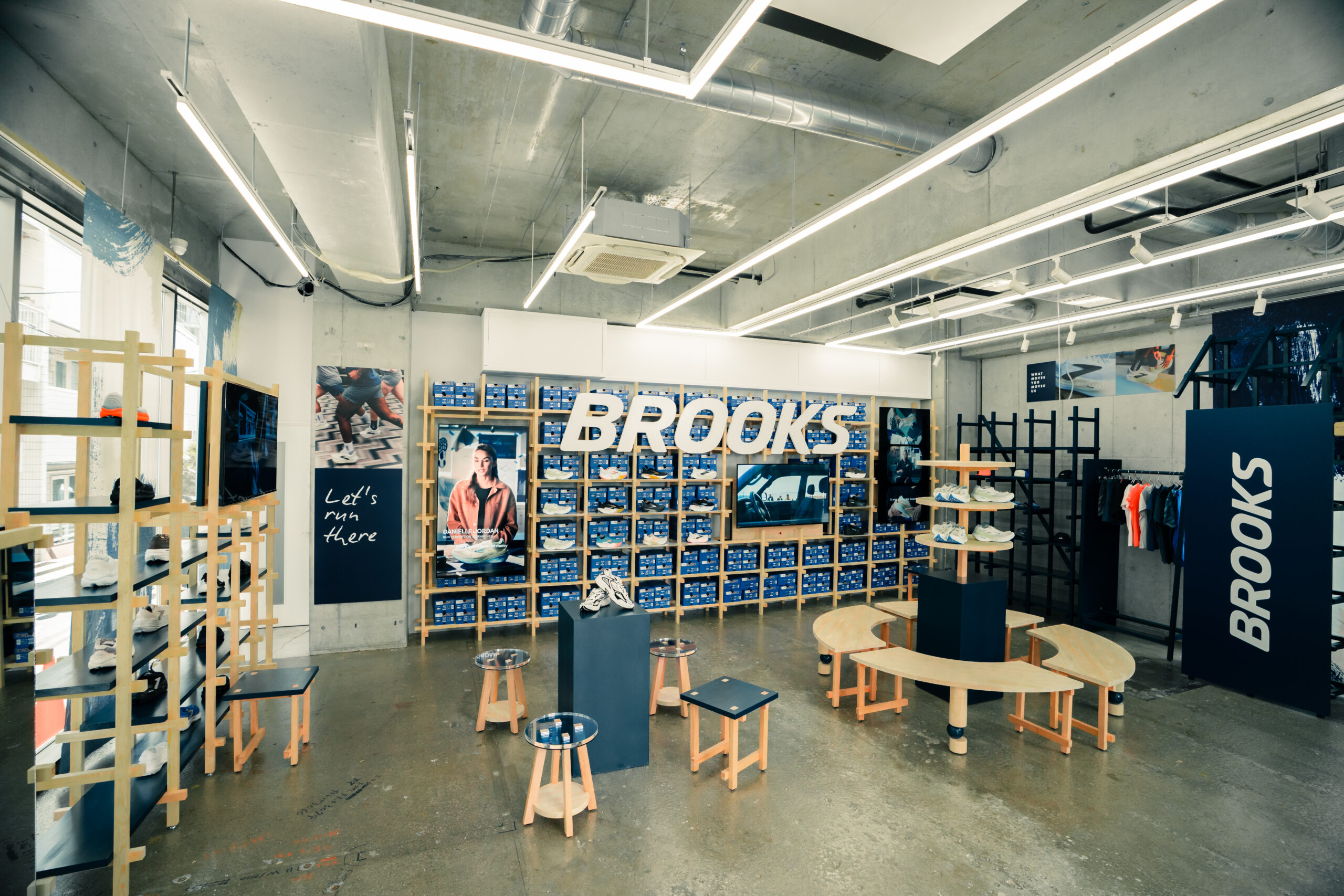 BROOKS POPUP STORE